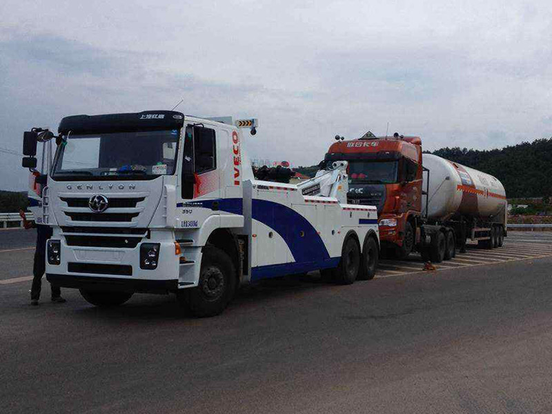 黑河汽車雪地困境救援：專業(yè)團(tuán)隊(duì)緊急行動(dòng)，助您擺脫困境