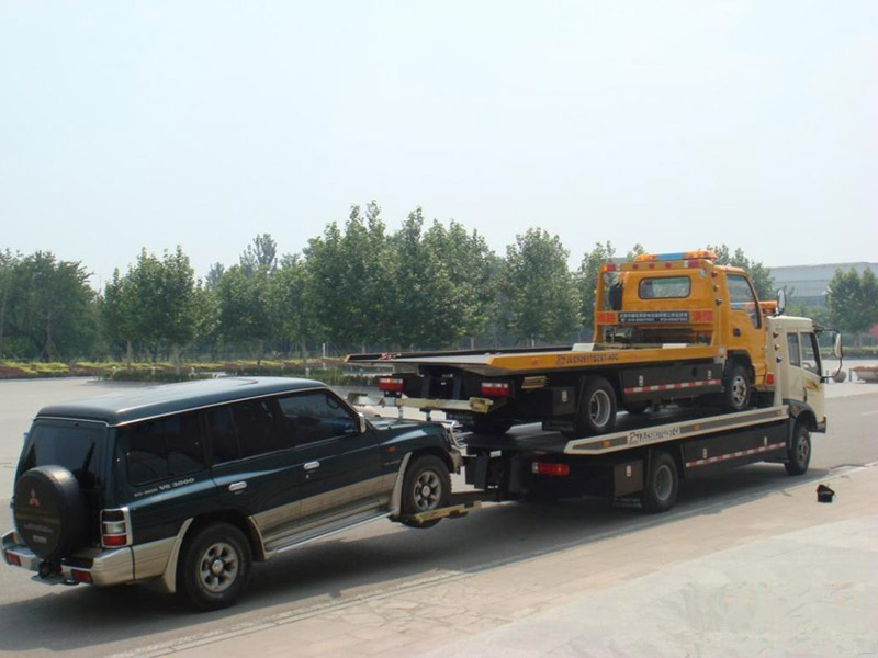 富錦汽車雪地困境救援：專業(yè)團(tuán)隊(duì)助您脫困，安全回家