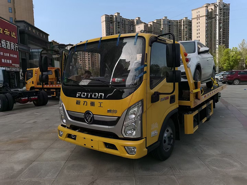 同江汽車雪地困境救援：專業(yè)團(tuán)隊(duì)為您解憂